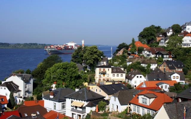 Blick auf Blankenese und Elbe in Hamburg