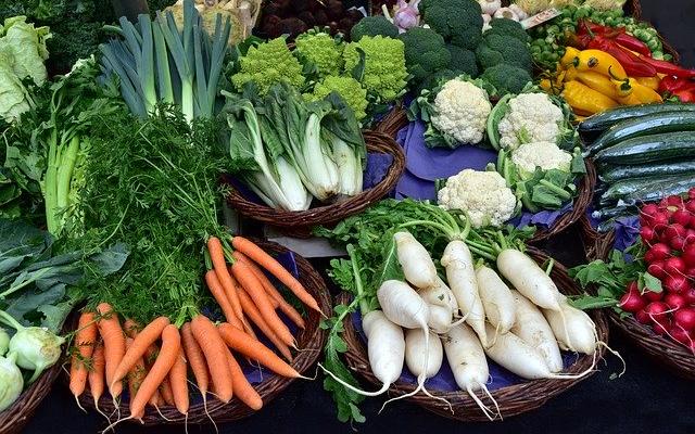 Gemüse auf Marktstand