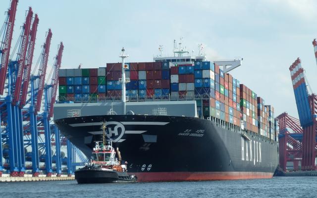 Barkassenfahrt Hamburg Einlauf Containerschiff