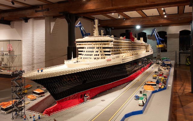 Queen Mary aus Legosteinen